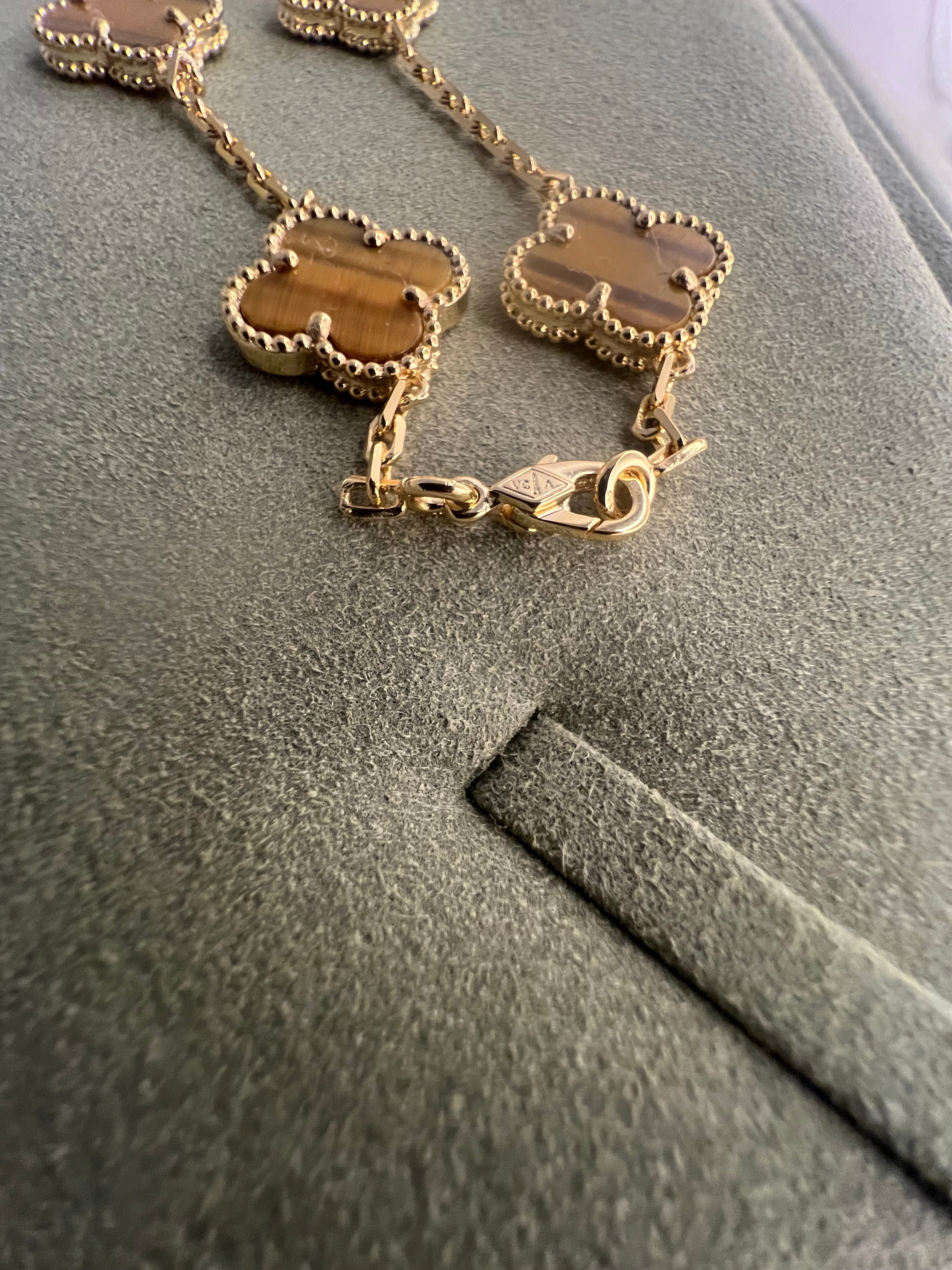 Guilloche 10 motif | Yellow Gold