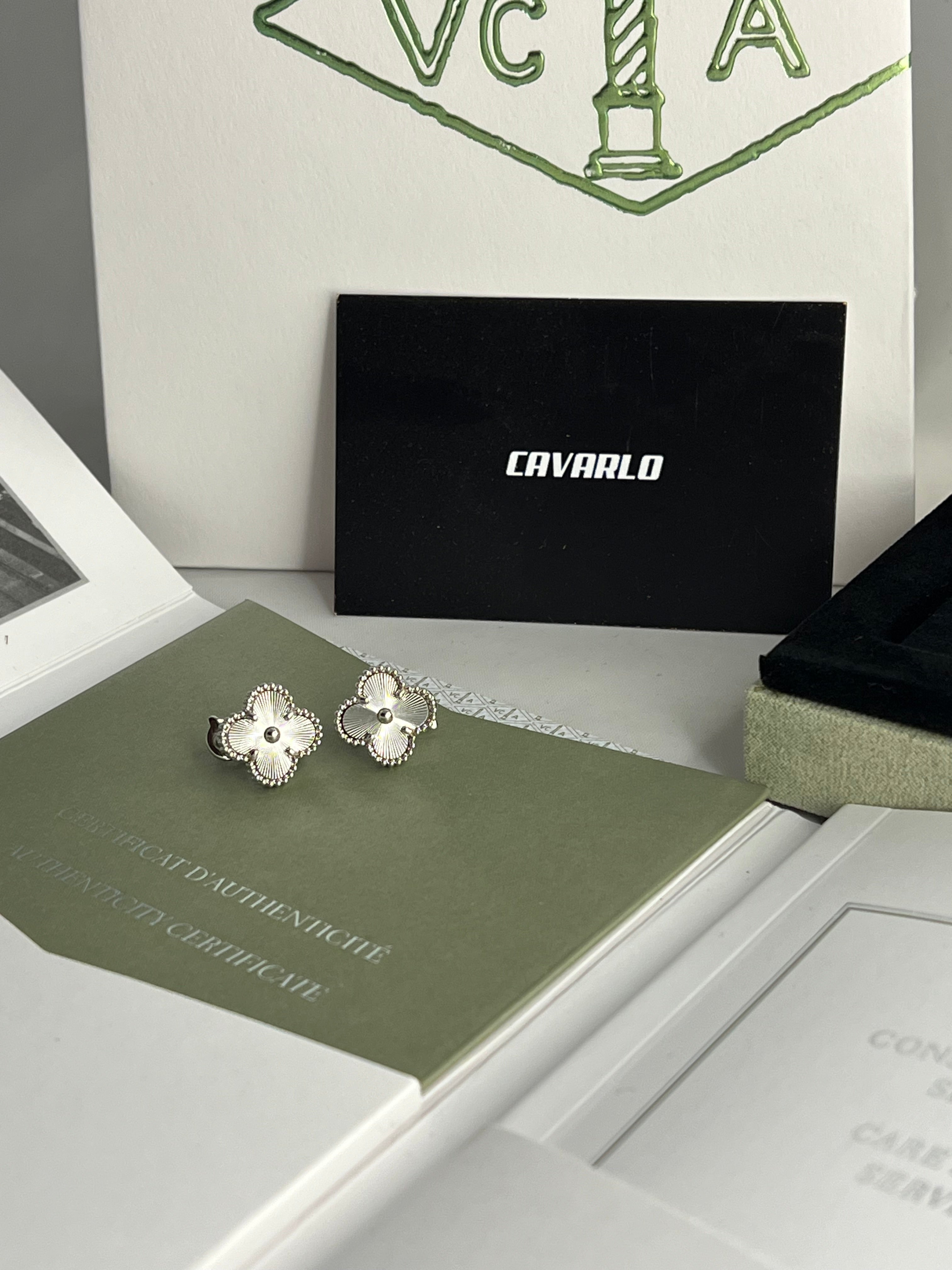 Guilloche White Gold | Earrings