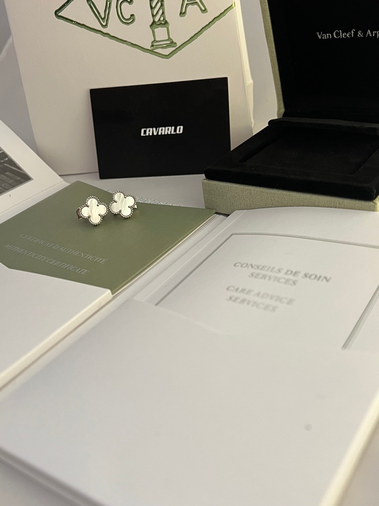 Mother of pearl Earrings (white gold) - Fullset with all box & paperwork