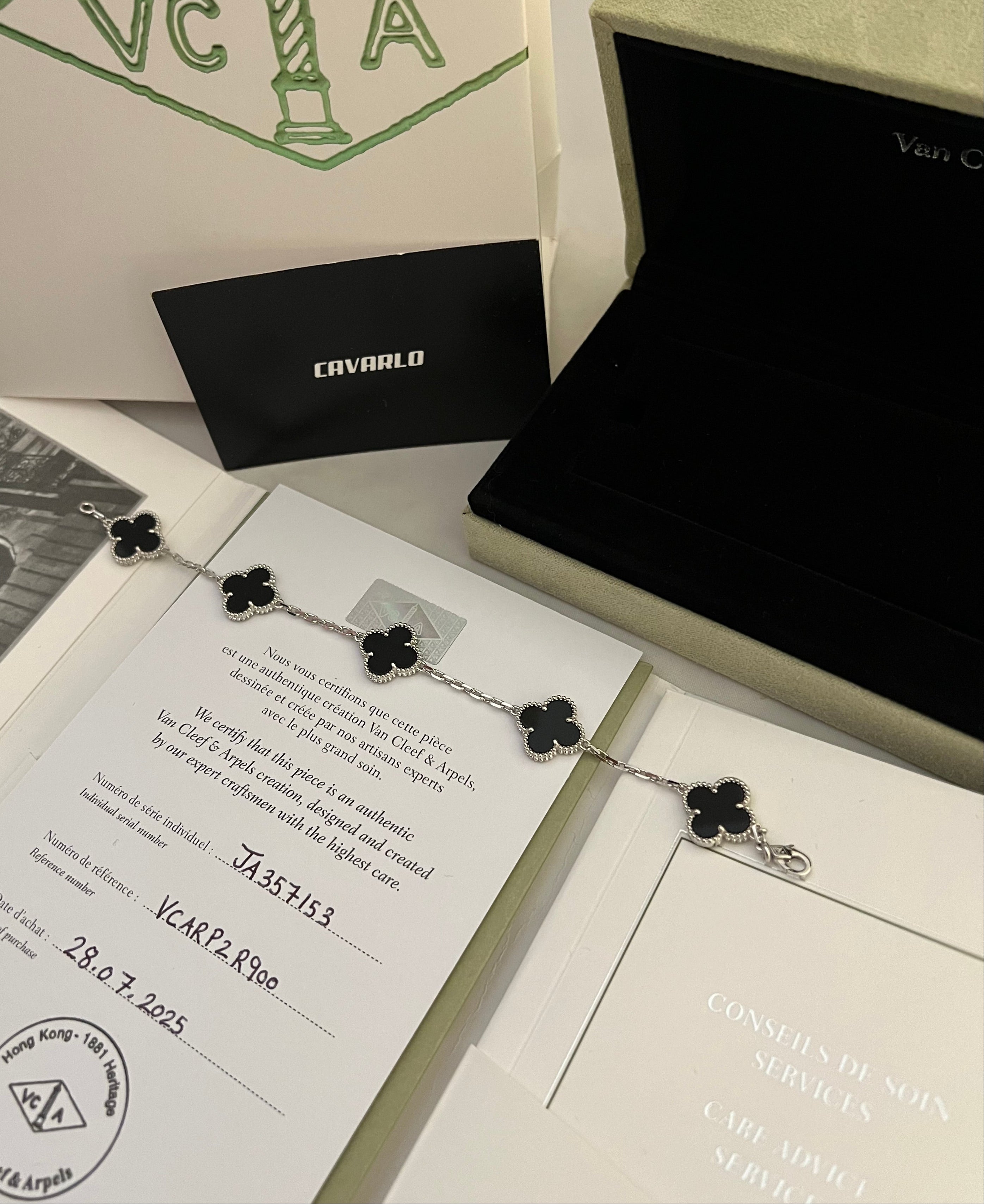 Diamond Nail bracelet + Alhambra bracelet | White Gold