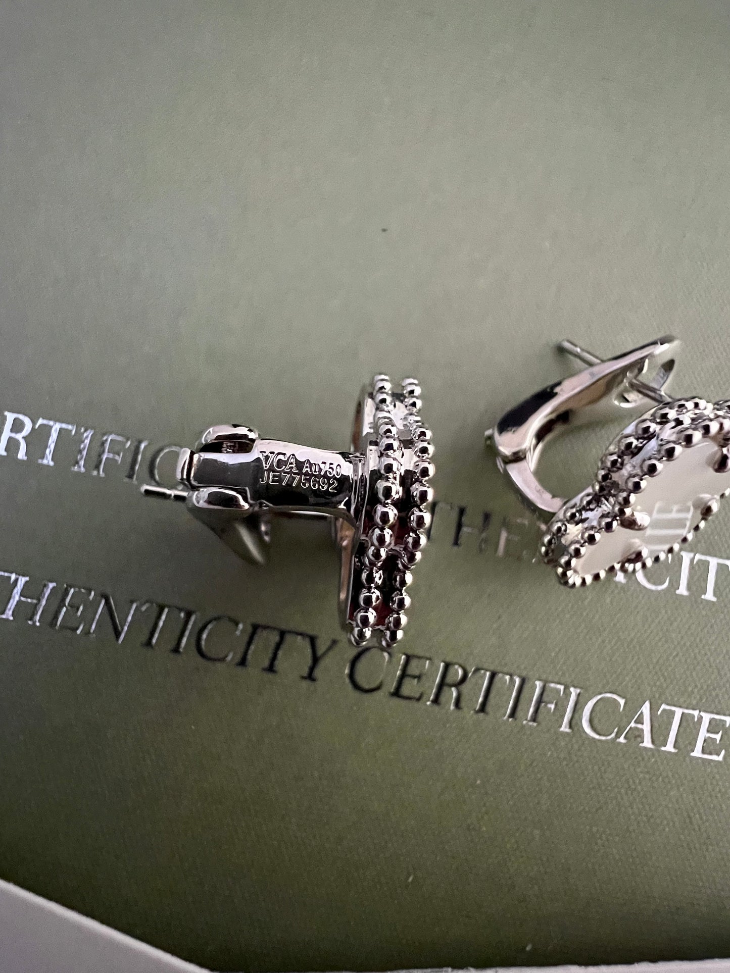 Mother of pearl Earrings (white gold) - Fullset with all box & paperwork