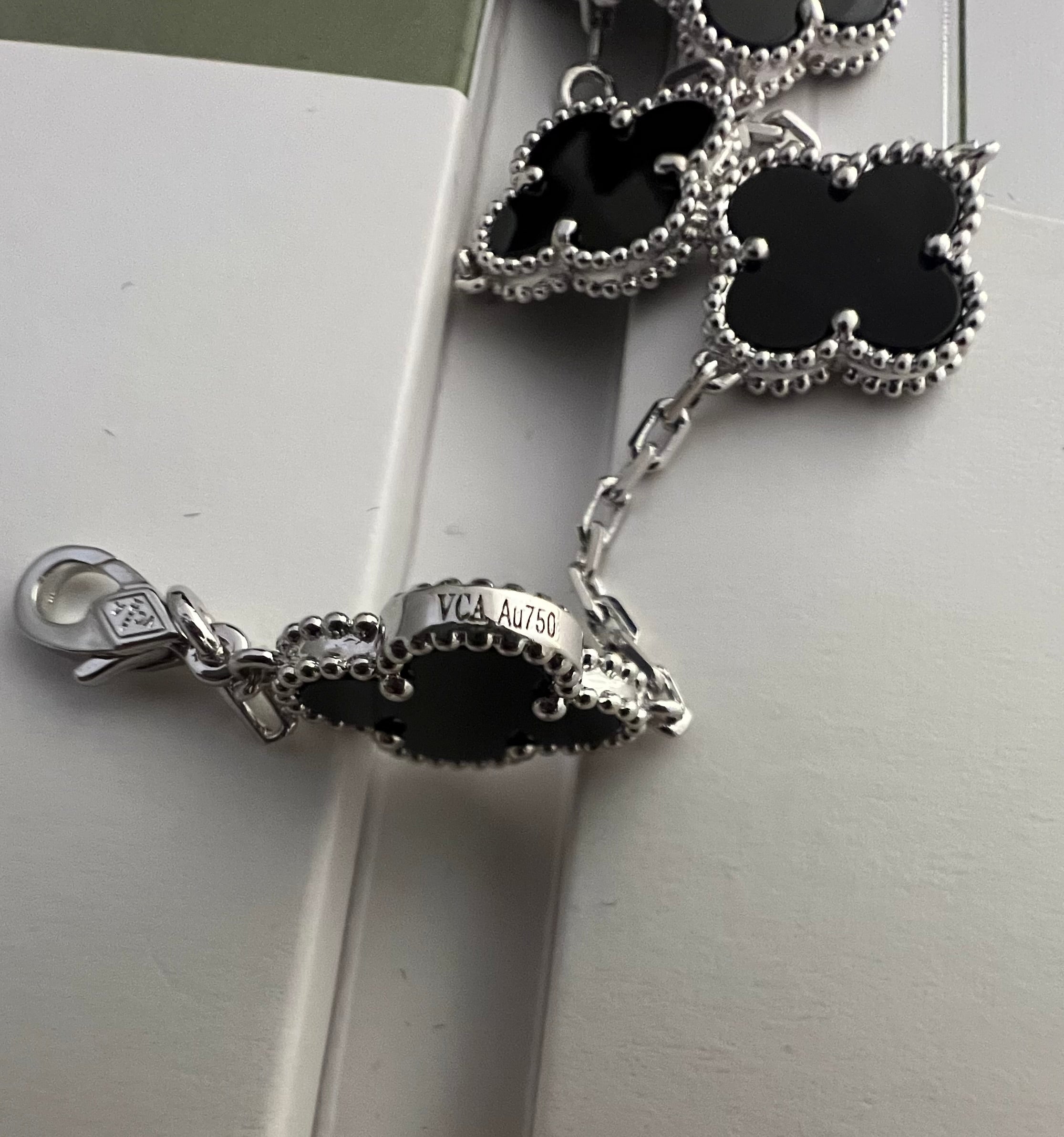 Onyx | With box & papers