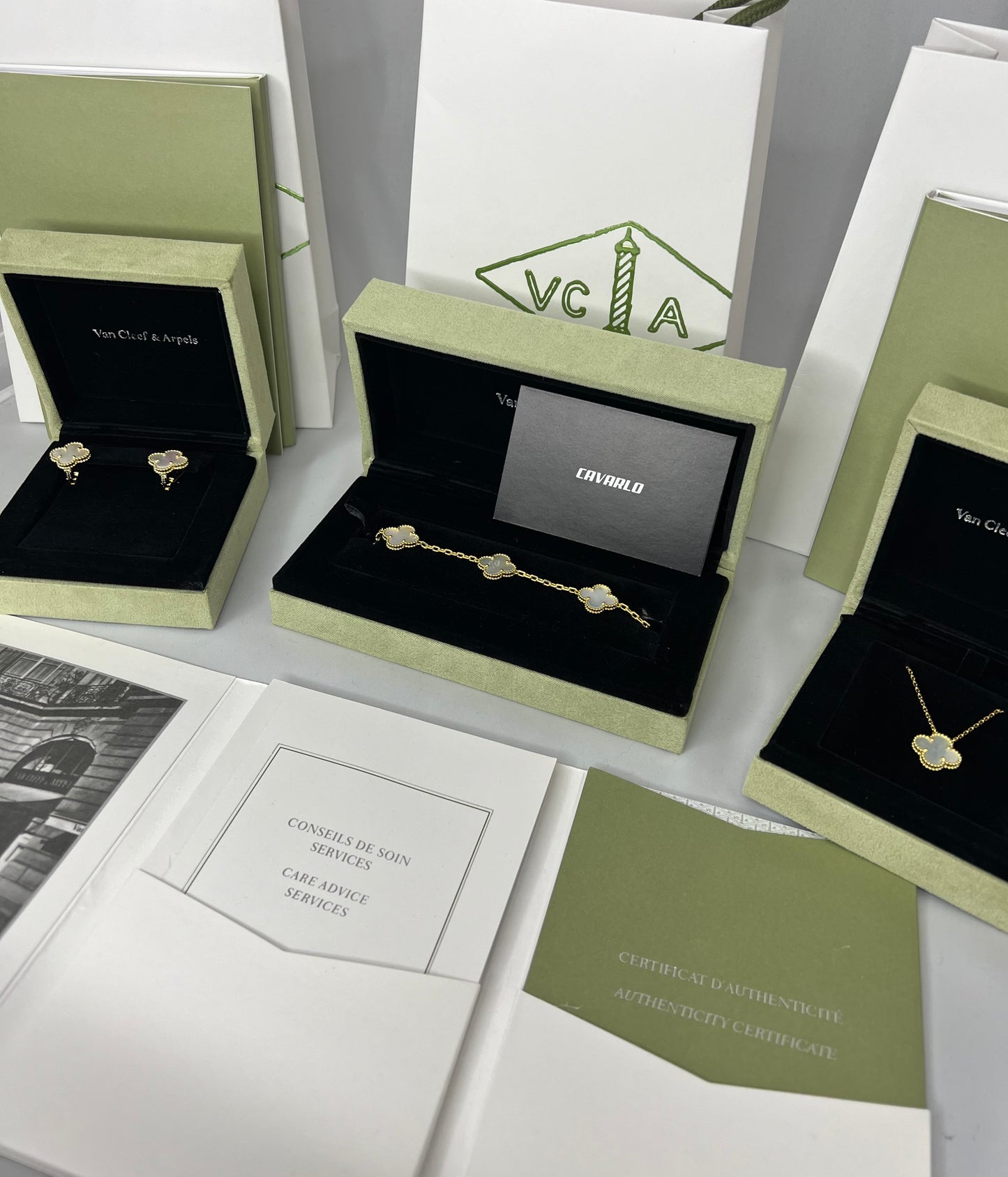 Alhambra Trio Set: Mother of Pearl (Yellow Gold)