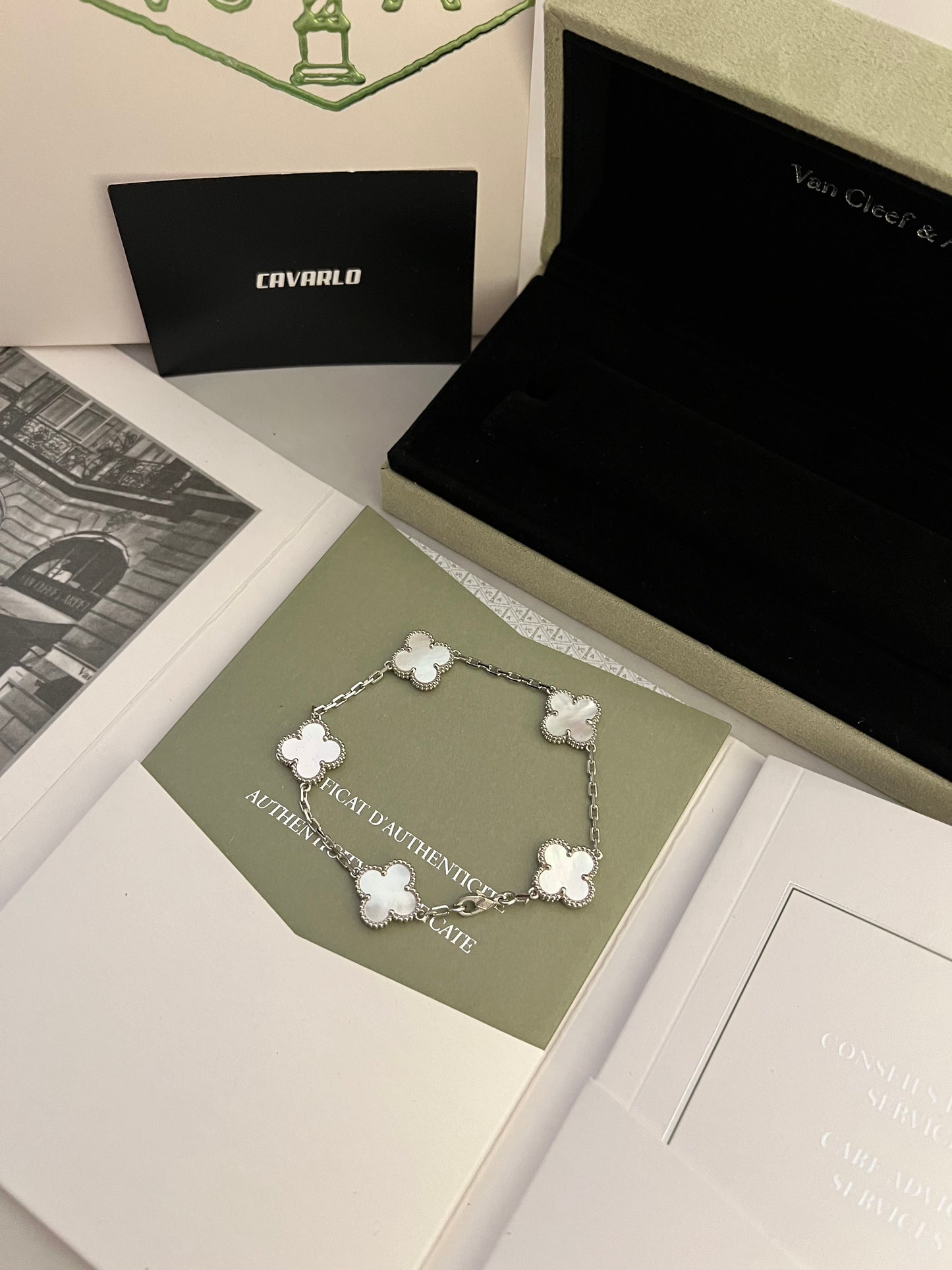 Mother of Pearl | White Gold | Fullset with all box & paperwork