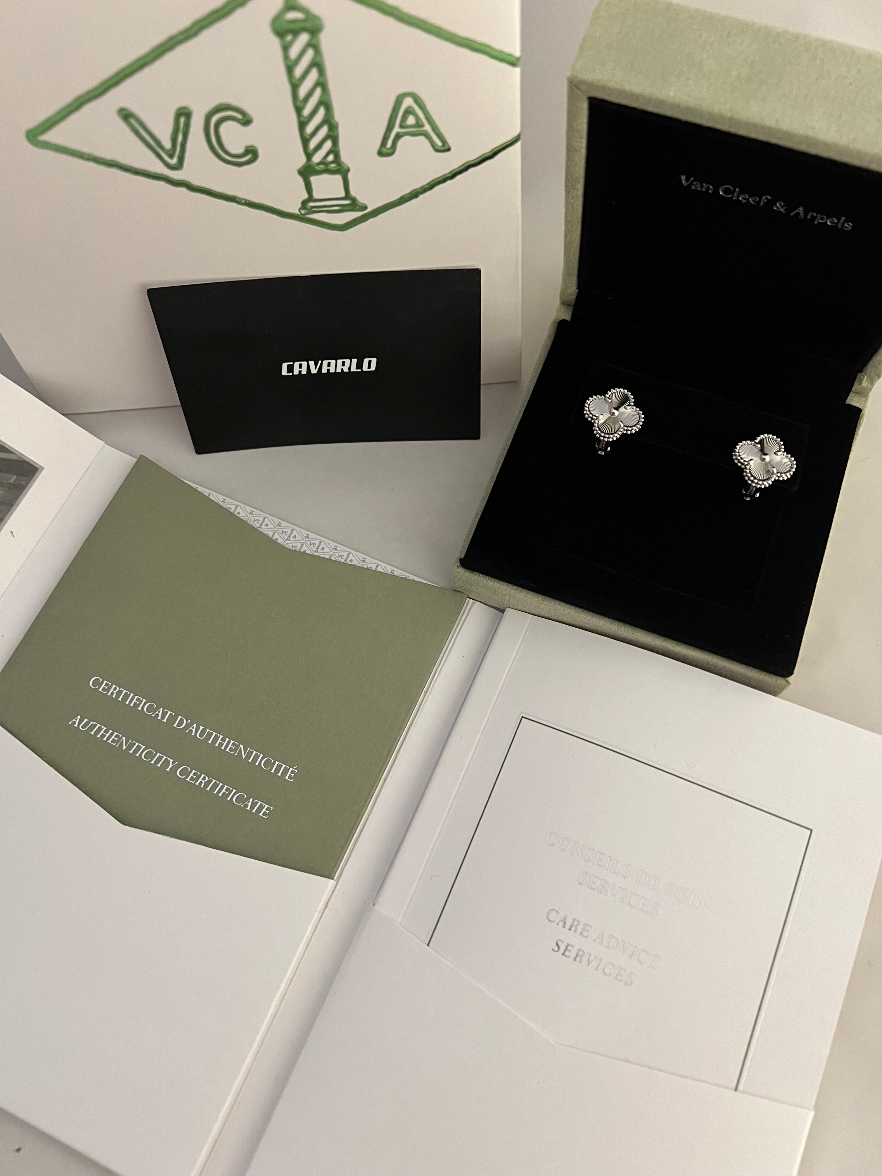 Guilloche White Gold | Earrings