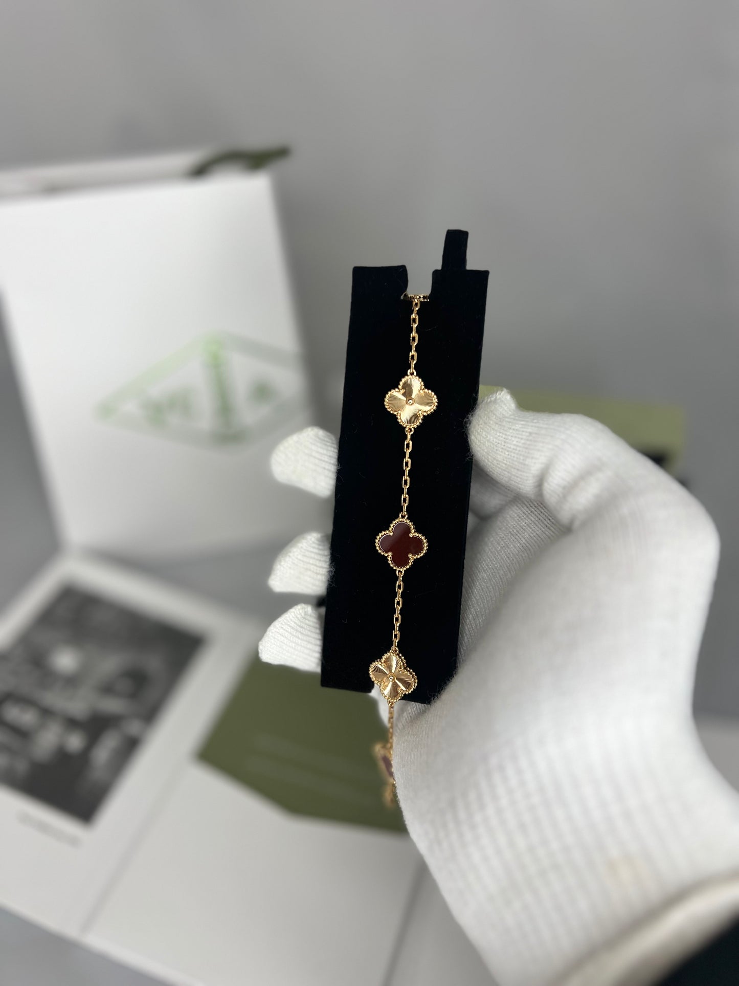 Carnelian Guilloche 5 motif bracelet - Fullset with all box & paperwork