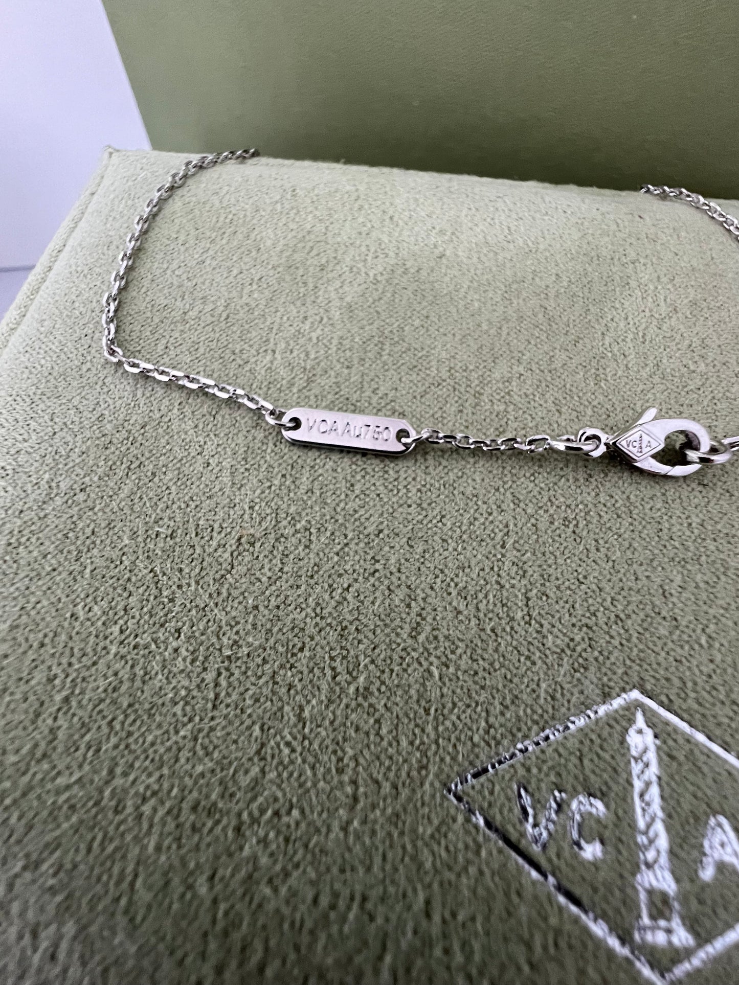 Guilloche White Gold necklace - fullset with all box & paperwork