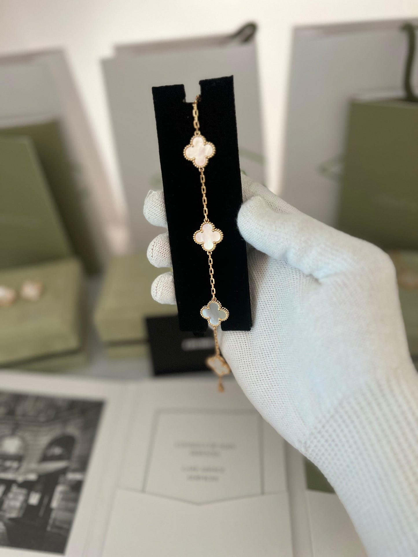 Mother of pearl 5 motif bracelet - fullset with all box & paperwork (Rose Gold)