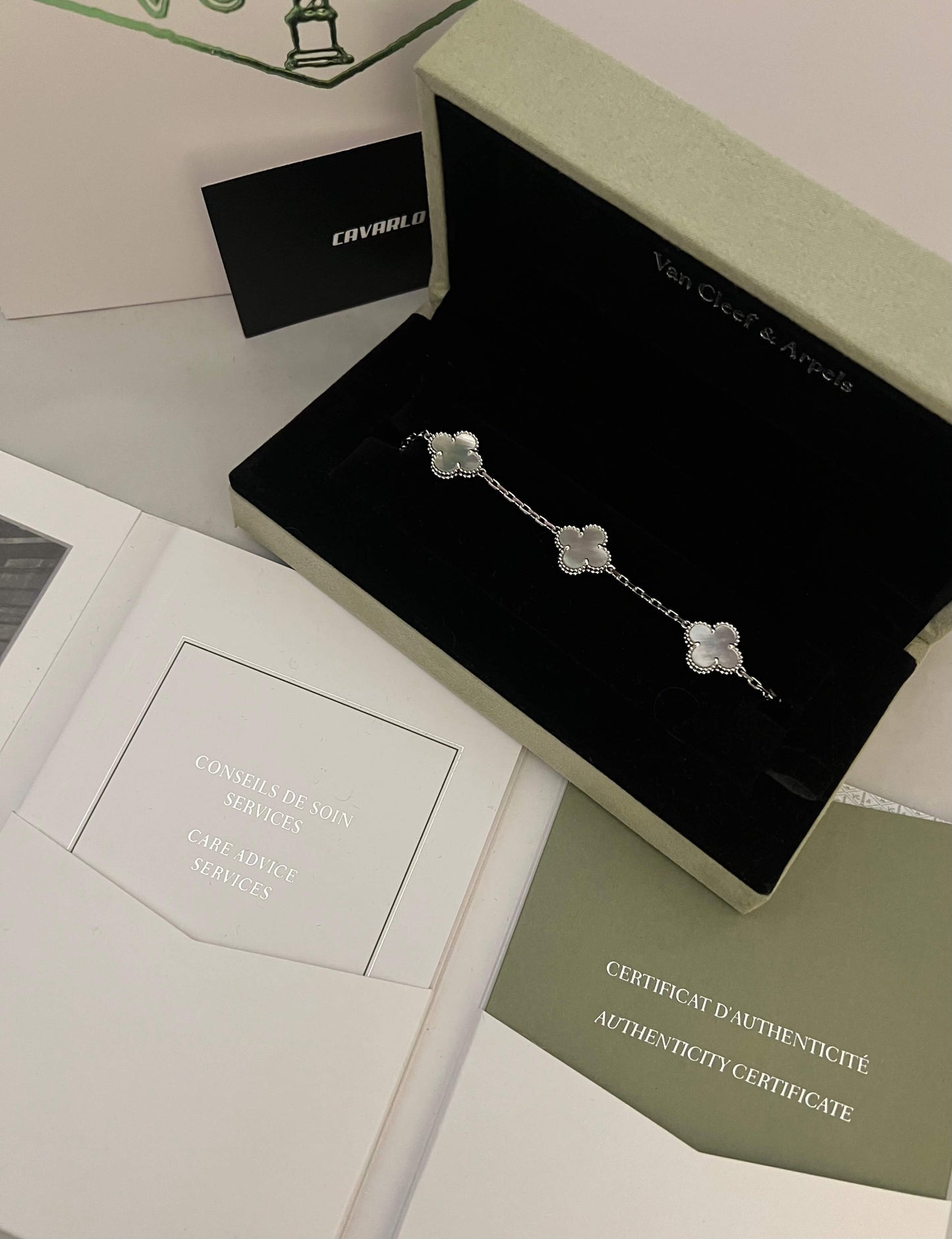 Alhambra 5 motif Superclone Bracelet box + papers