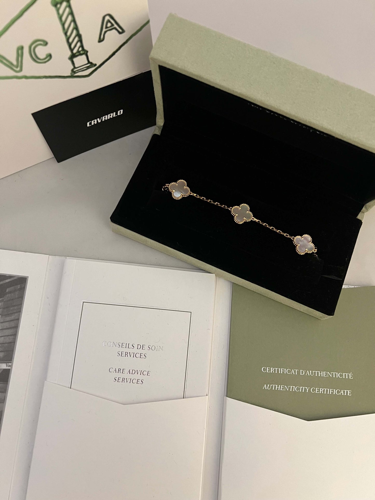 Alhambra 5 motif Superclone Bracelet box + papers