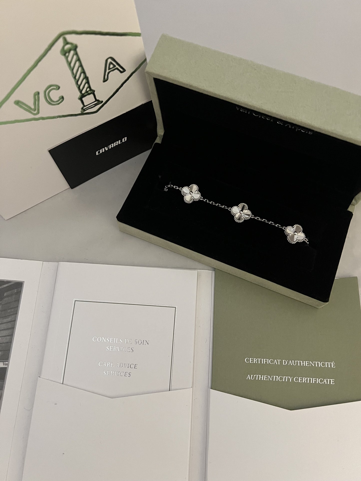 Guilloche White Gold 5 motif bracelet - Fullset with all box & paperwork