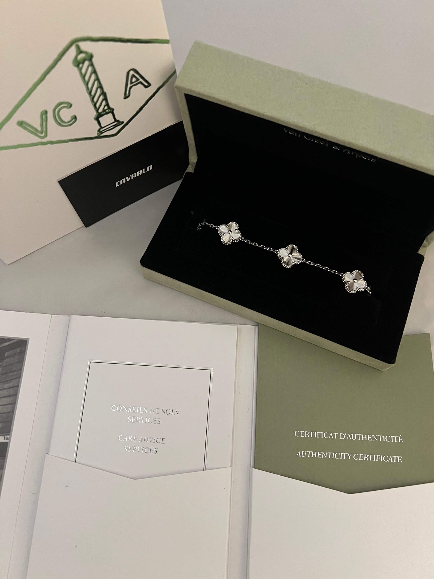 Alhambra 5 motif Superclone Bracelet box + papers