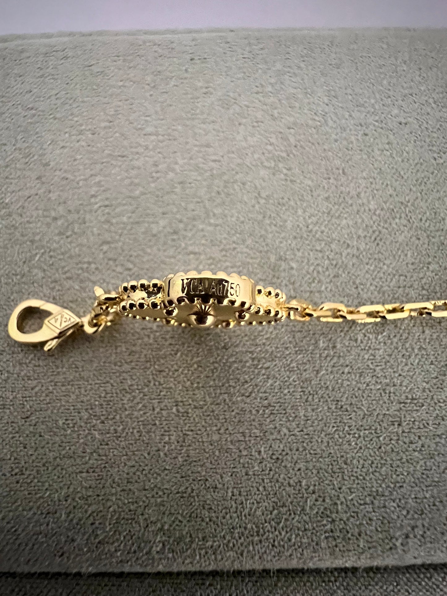 Yellow Gold Guilloche | Fullset with box & paperwork
