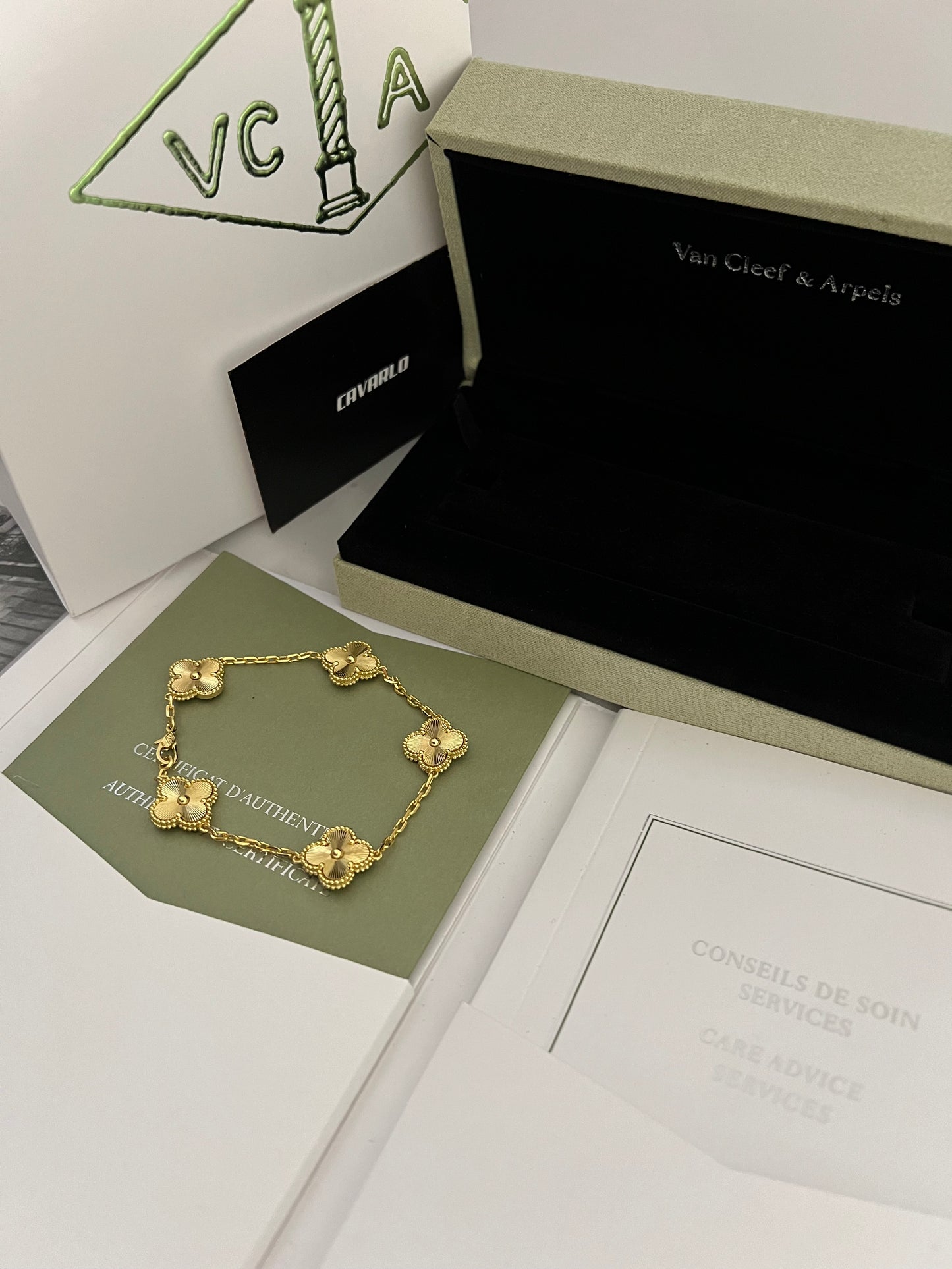 Yellow Gold Guilloche | Fullset with box & paperwork