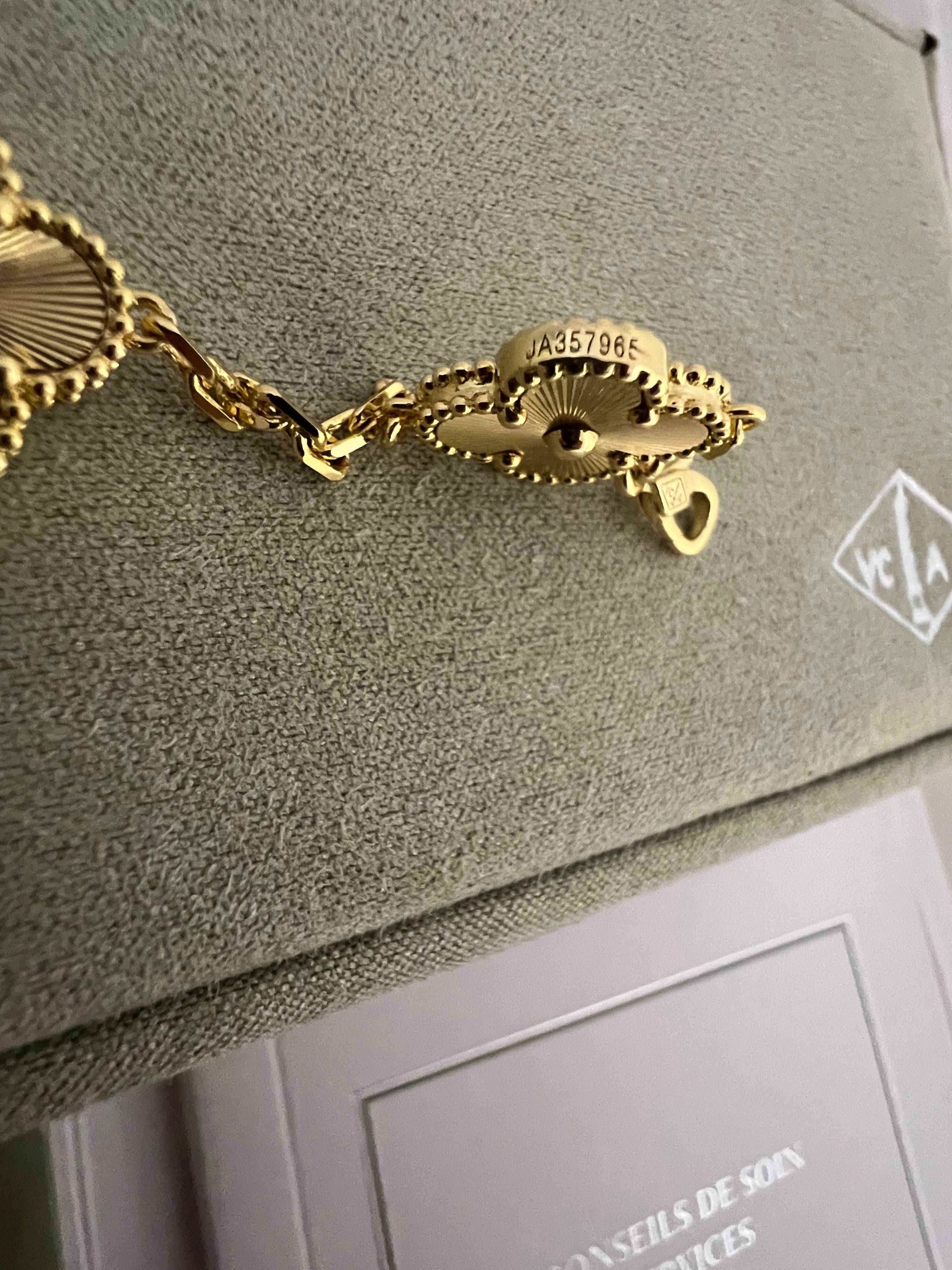 Guilloche | Yellow Gold