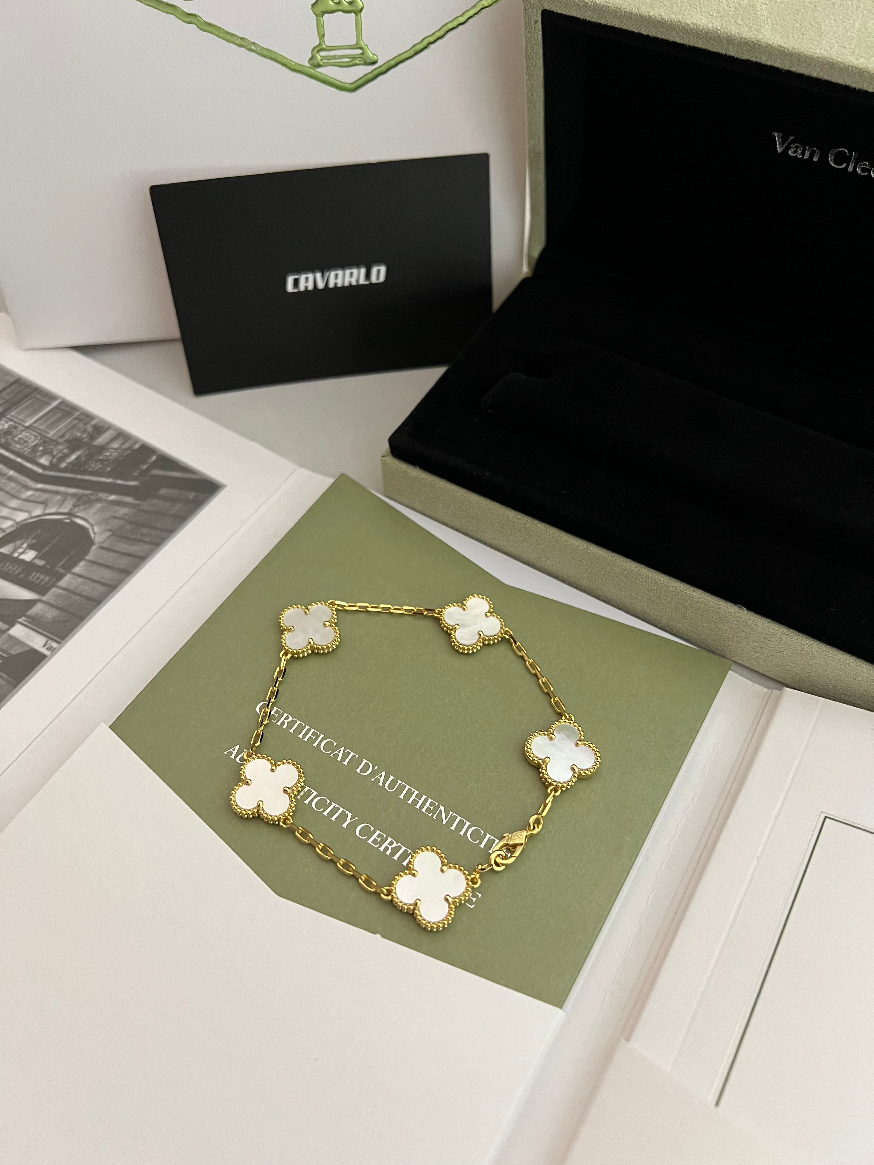 Mother of Pearl | Yellow Gold