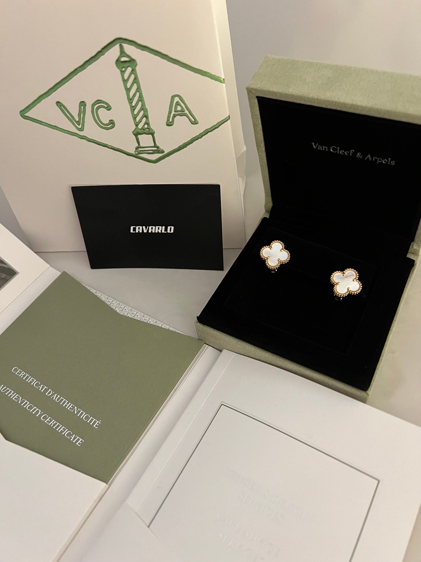 Mother of pearl Earrings (rose gold) - Fullset with all box & paperwork