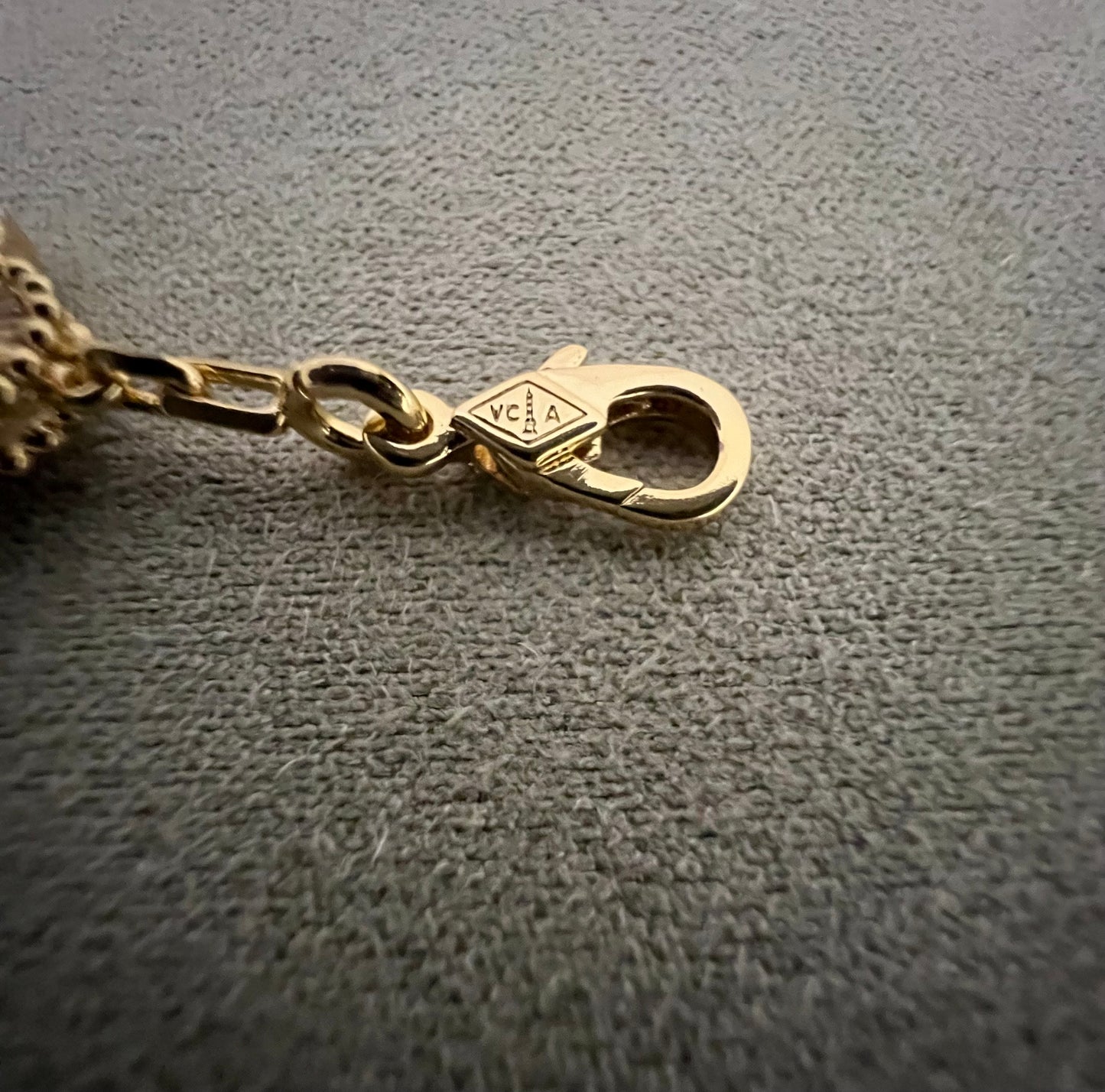 Yellow Gold Guilloche | Fullset with box & paperwork