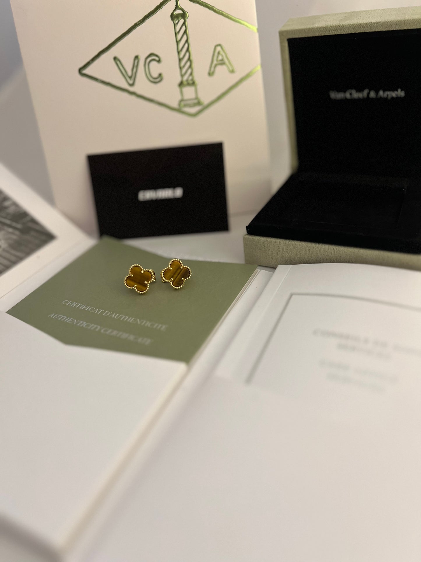 Tiger eye Earrings - Fullset with all box & paperwork