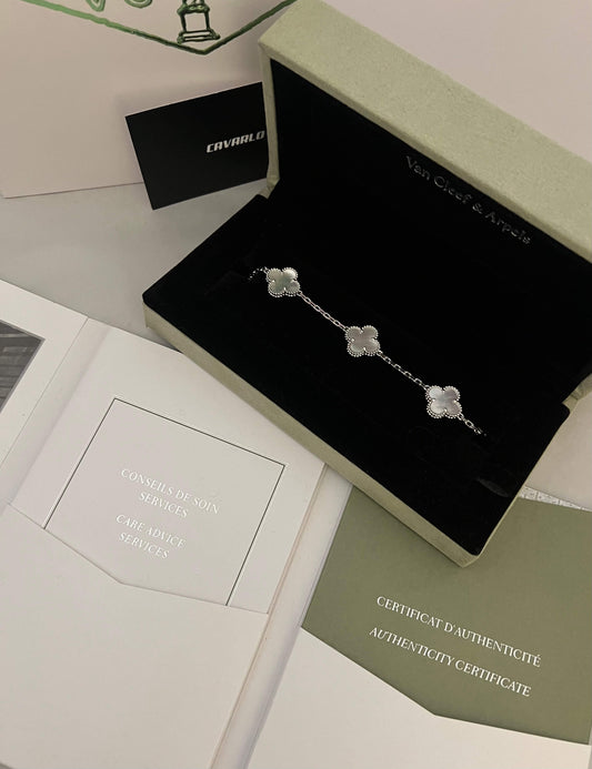 Mother of Pearl 5 motif bracelet - Fullset with all box & paperwork (white gold)