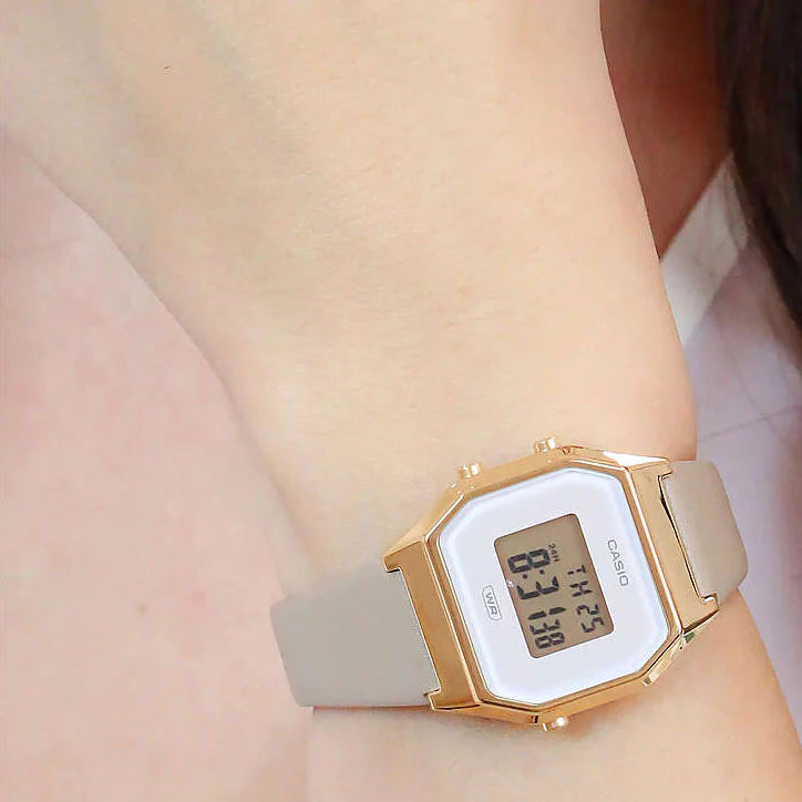 Γυναικείο χρυσό ρολόι Casio Vintage LA680WEGL-5EF 